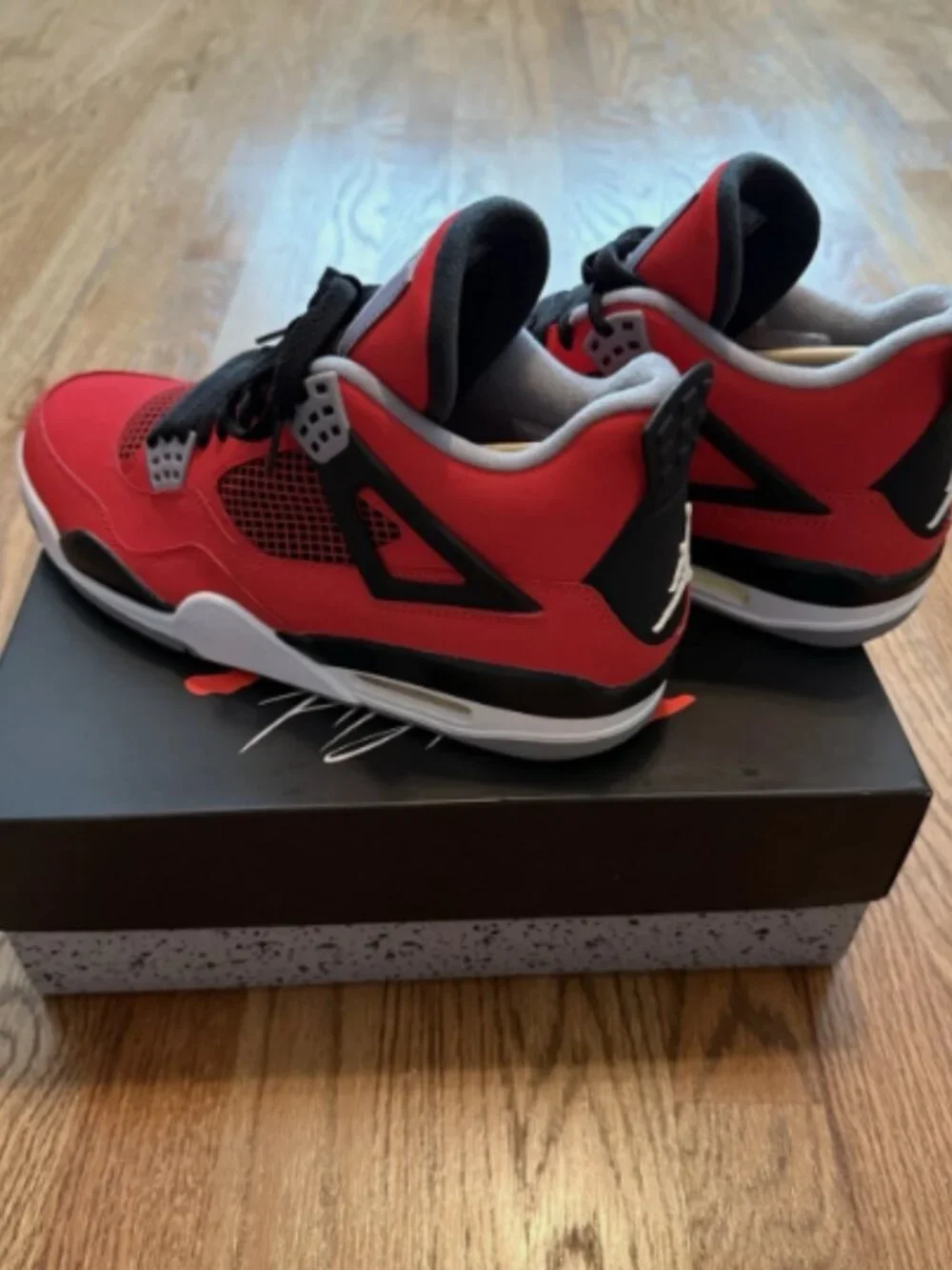 Jordan 4 Retro ’Toro Bravo’